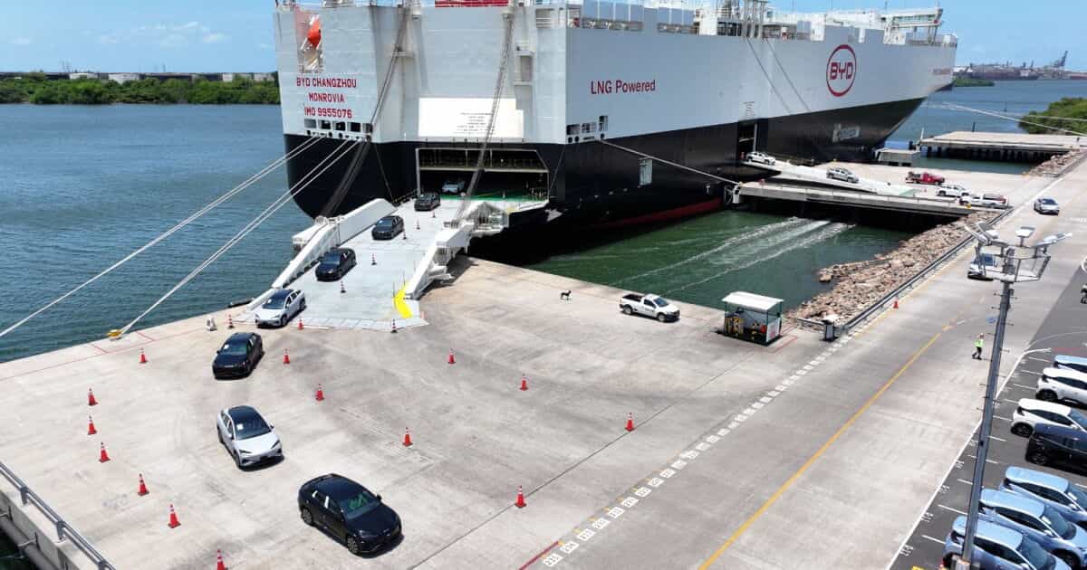 Arancel del 50% afecta importación de autos chinos