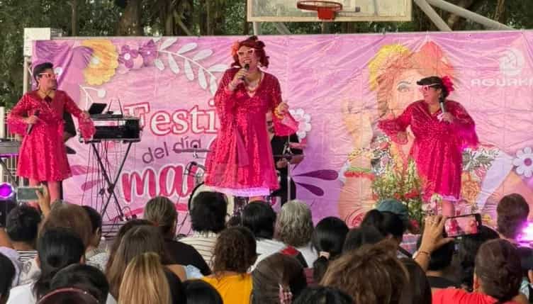 Con alegre convivencia, Aguakan celebra a las mamás de Playa del Carmen