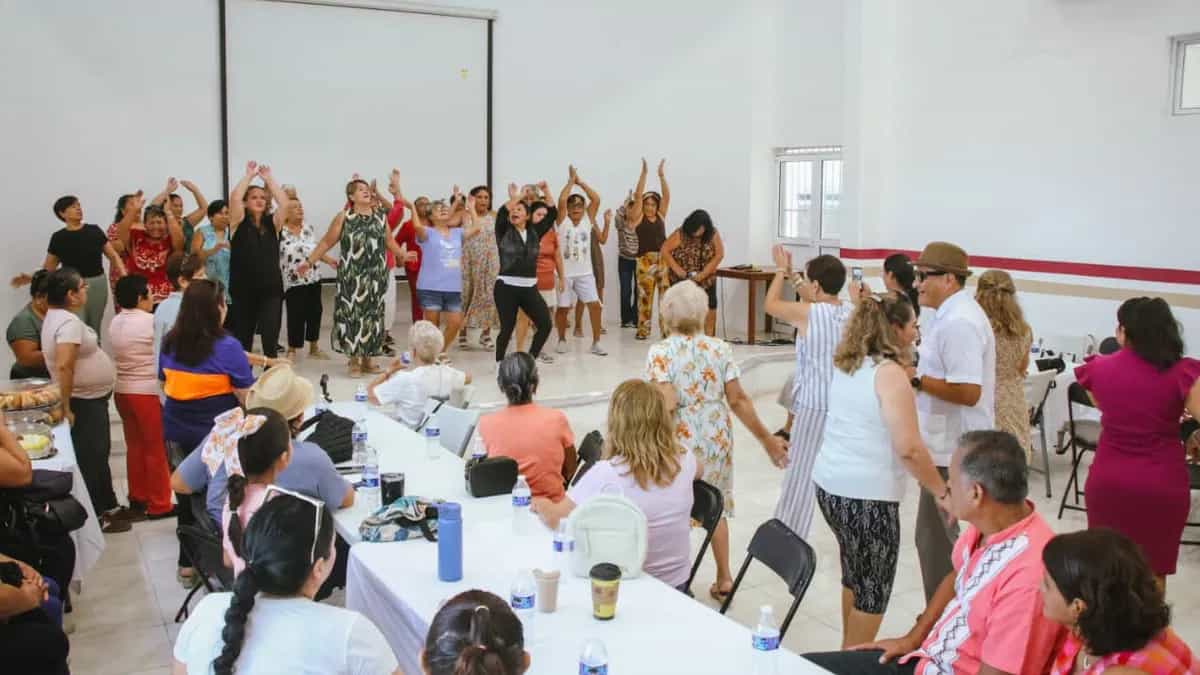 Adultos mayores celebran el Día de los Abuelos en Playa del Carmen
