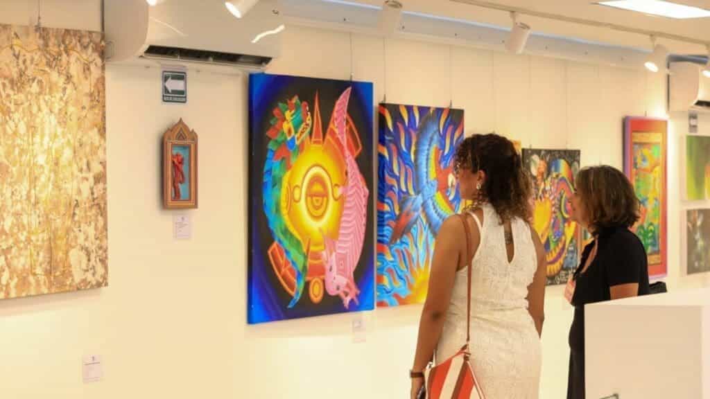 Invitan a exposición de arte “Poiitikó Koláz” en Playa del Carmen