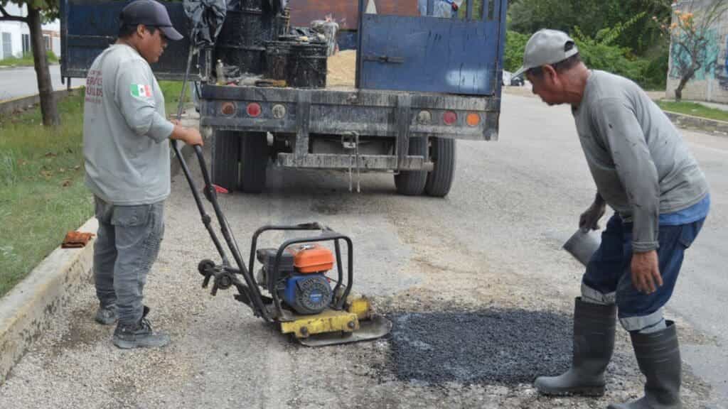 Continúa el programa de bacheo en Playa del Carmen y Puerto Aventuras