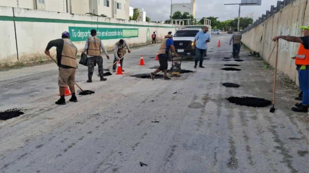 Intensas jornadas de bacheo llegan a la alcaldía de Puerto Aventuras