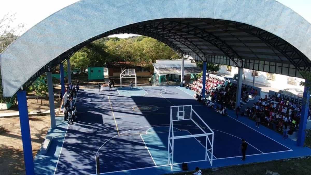 Inauguran espacios deportivos en primaria de Puerto Aventuras