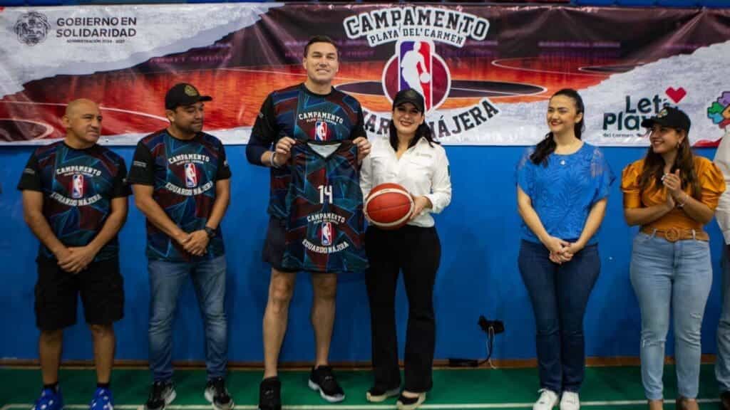 Eduardo Nájera, exbasquetbolista profesional mexicano conquista Playa del Carmen