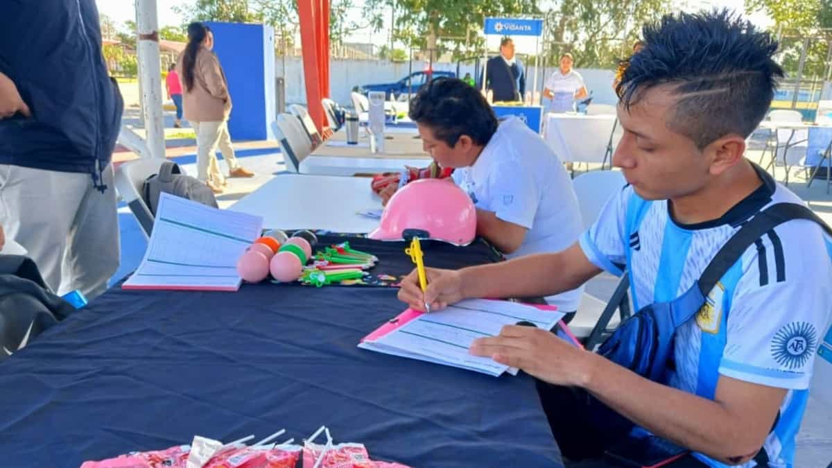 Realizan 4ª Feria del Empleo en Puerto Aventuras