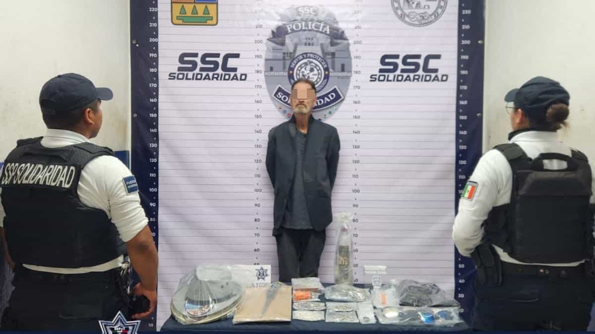 Descubren a estadounidense robando una tienda en Playa del Carmen; policía lo detiene