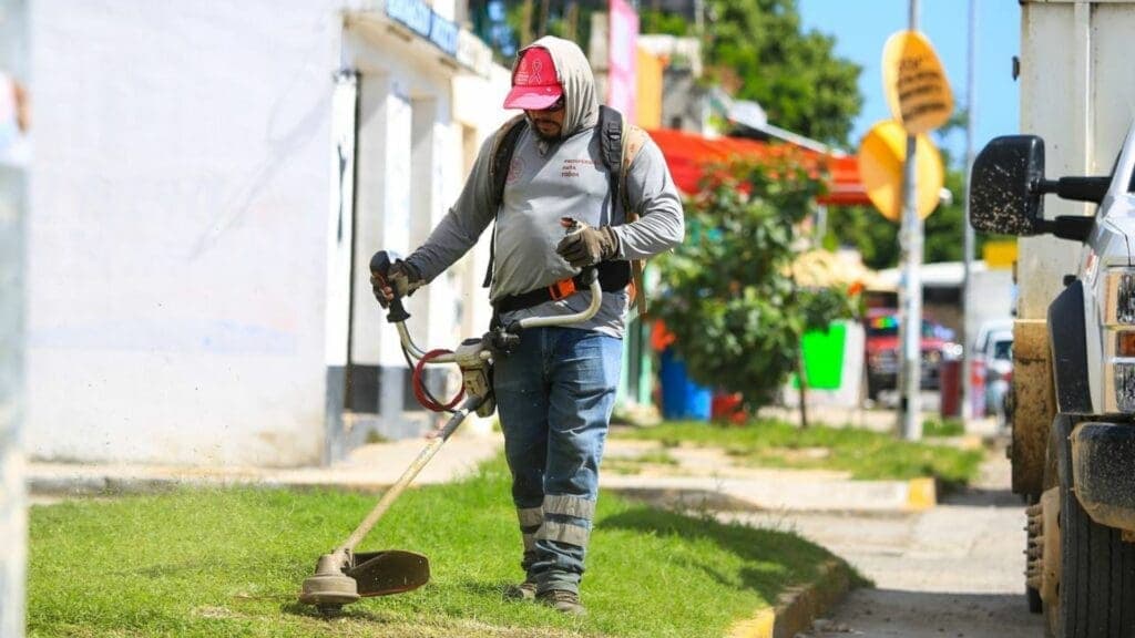 Mega jornada de Servicios Públicos atiende Puerto Aventuras