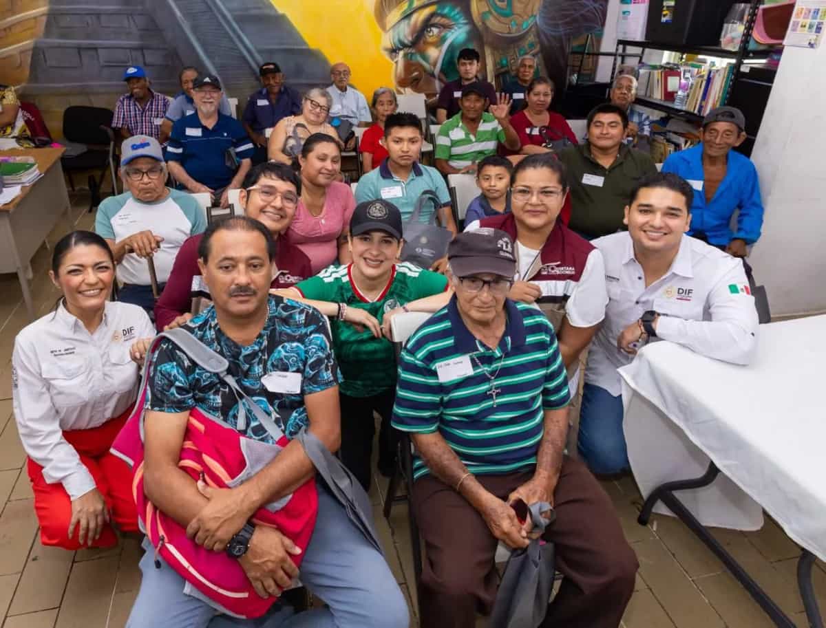 Estefanía Mercado entrega auxiliares auditivos a familias vulnerables de Playa del Carmen