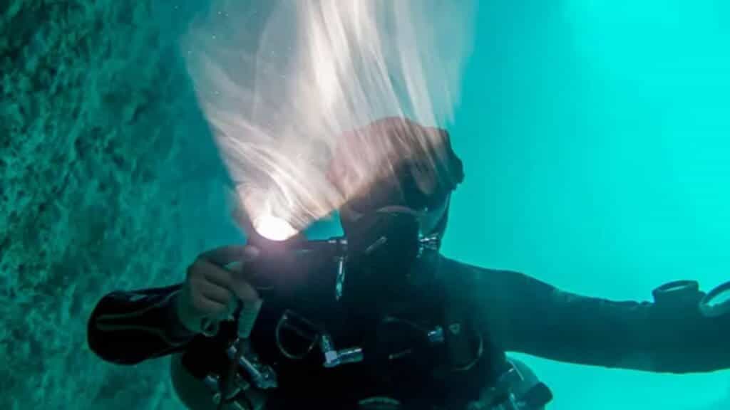 Acuden al rescate de buzo que se estaba quedando sin oxígeno en Playa del Carmen