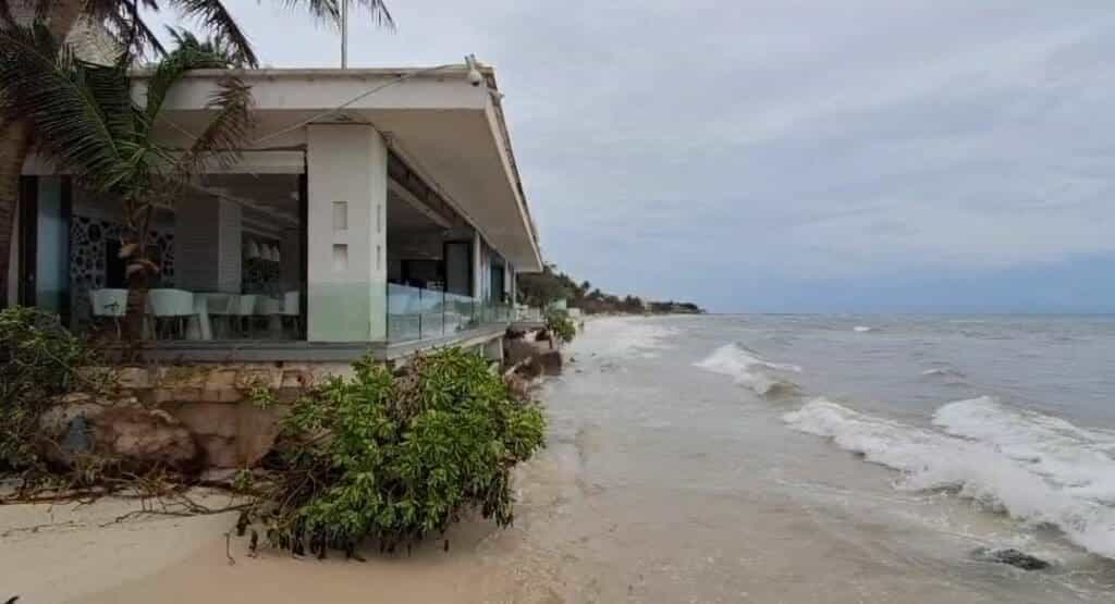 Analizan interponer recurso legal contra obras del Hyatt de Playa del Carmen que estarían acelerando la erosión