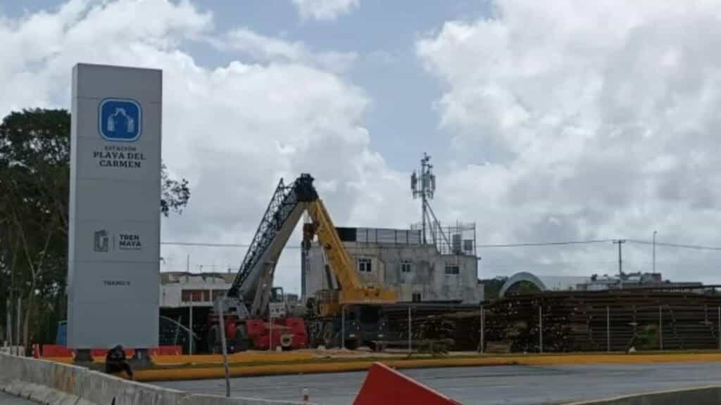 Colocarán plumas de acceso en vías cercanas a estación del Tren Maya en Playa del Carmen