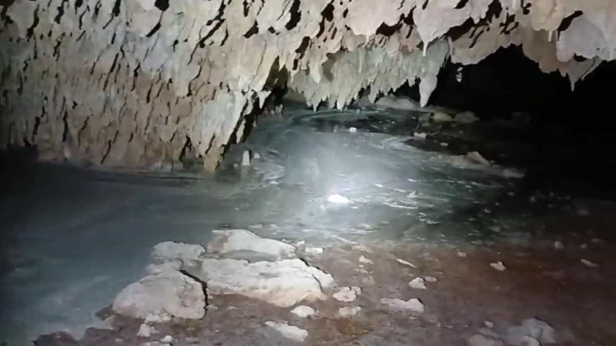 Denuncian ambientalistas derrame de cemento en cuevas por las obras del Tren Maya