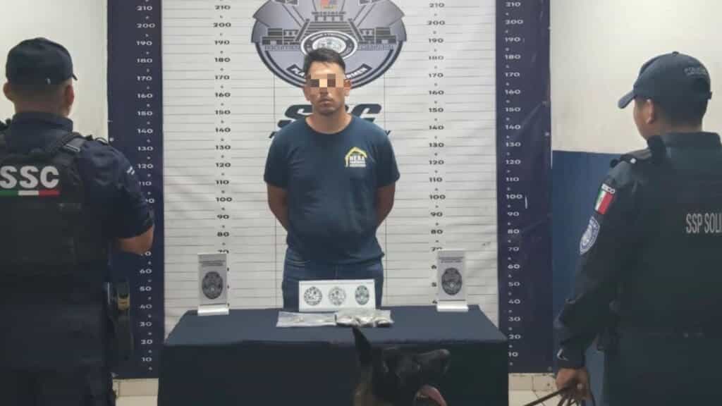 Detienen a presunto narcomenudista en posesión de marihuana en Playa del Carmen