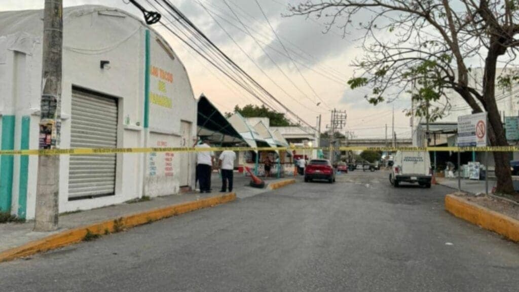 Ejecutan a vendedora cerca de la terminal de las vanes de la ruta Playa del Carmen-Tulum