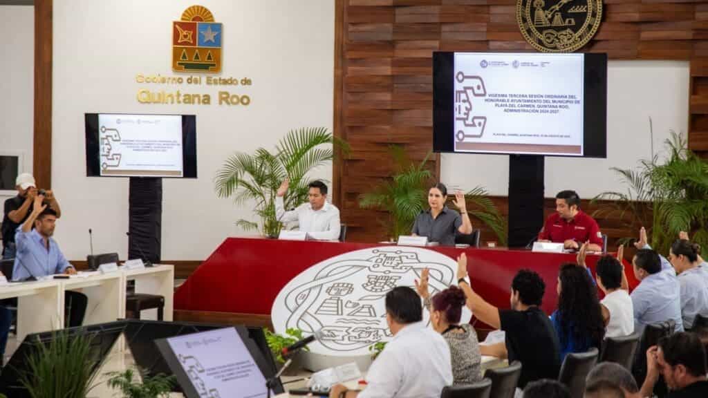 Estefanía Mercado oficializa en Cabildo que el color “Arena Playa” será el color de la ciudad, dejando atrás los colores partidistas