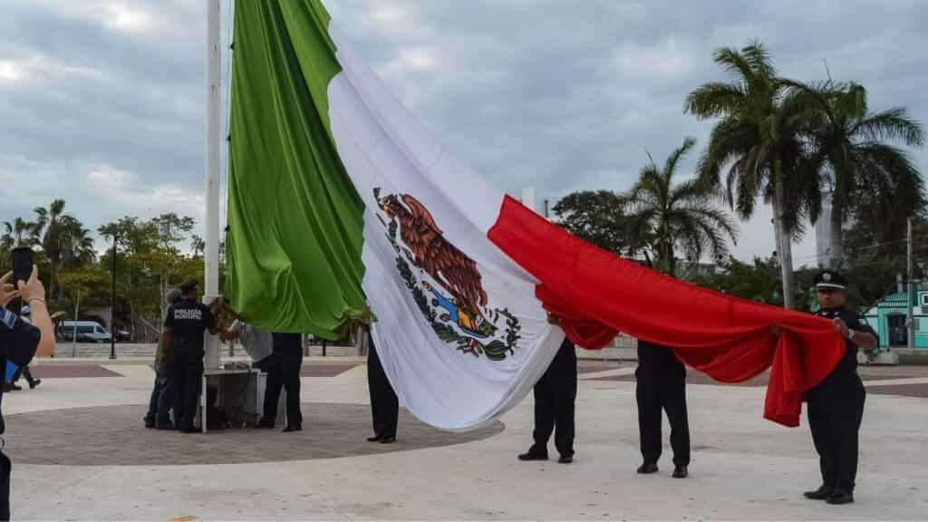 Gobierno de Playa del Carmen conmemora el Día de la Bandera y reafirma su compromiso con un México de orden y justicia