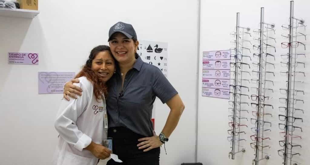 Más de 5 mil 600 medicamentos y 900 lentes gratuitos ha entregado “Salud Sin Tanto Choro” en 60 días en Playa del Carmen